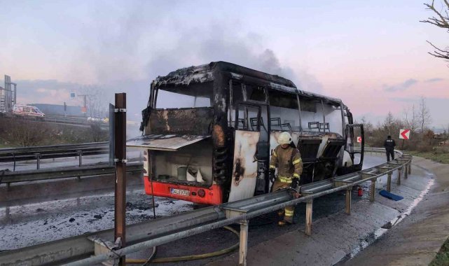 Pendik'te banka personelini taşıyan servis otobüsünde yangın çıktı