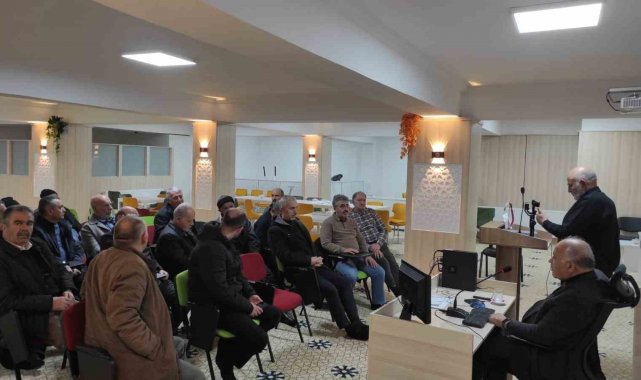 Türkiye Yazarlar Birliği Erzincan Şubesi Kültürevinde konuşan EBYÜ Dr. Öğre...