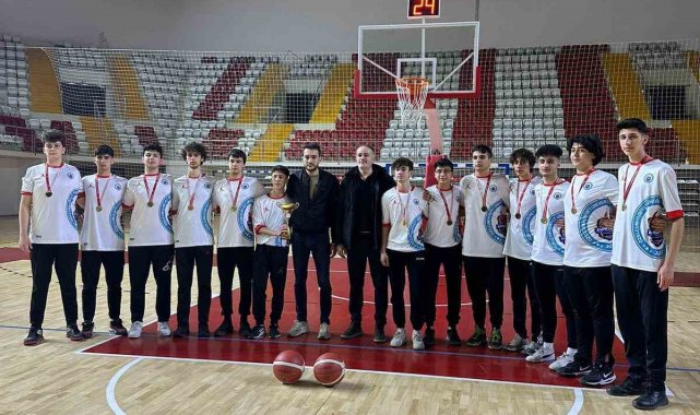 6.bölge Beyaz Grupta mücadele eden Cumhuriyet Üniversitesi Vakfı Koleji Bas...