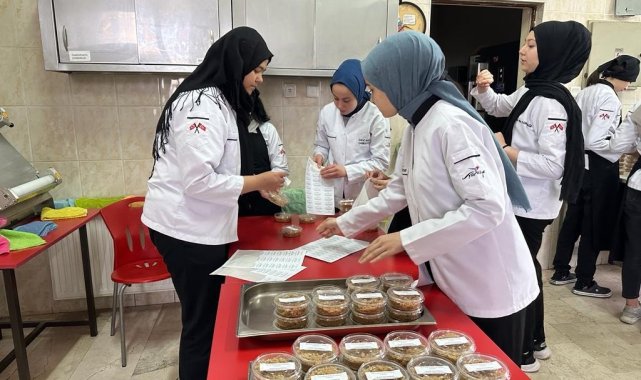 Afyonkarahisar'da lise öğrencileri deprem felaketinde hayatında kaybede...