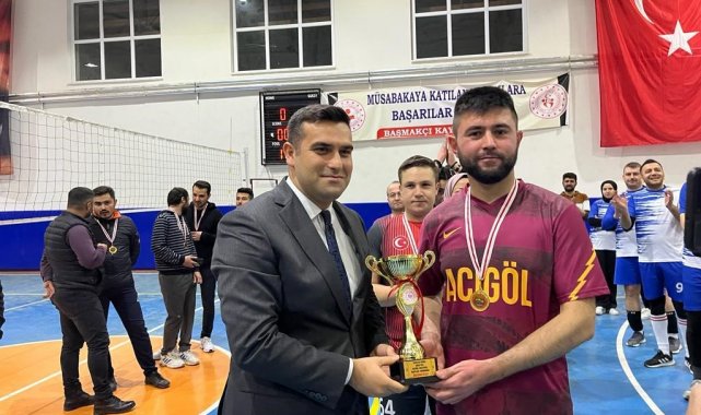 Afyonkarahisar'ın Başmakçı ilçesinde voleybol alanında gerçekleştirilen...