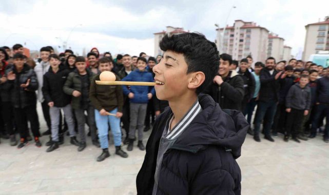 Ağrı'da 21 Mart Nevruz Bayramı düzenlenen etkinliklerle kutlandı.
Ağrı...