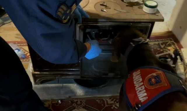 Aksaray'da uyuşturucu tacirlerine yönelik komando timleriyle düzenlenen...