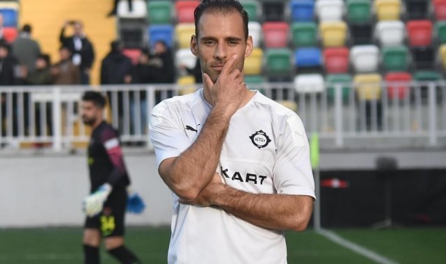Altay'ın bu sezon ligde attığı 33 golün 16'sını tecrübeli golcü Mar...
