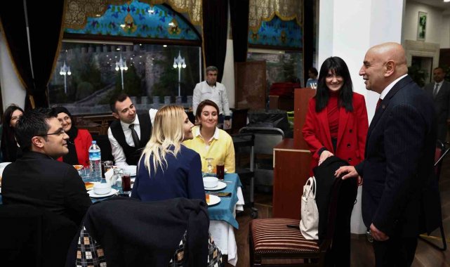 Ankara Keçiören Belediye Başkanı Turgut Altınok, mahalle başkanlarıyla ifta...