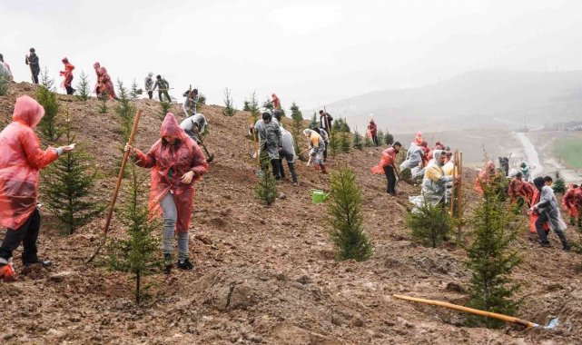 Ankara Keçiören Belediyesi tarafından 6 Şubat 2023 Deprem Şehitleri Hatıra ...