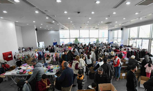 Antalya'da Muratpaşa Belediyesi'nin kente gelen depremzedeler için ...