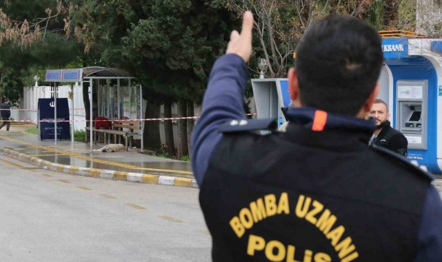 Antalya'da üniversite kız öğrenci yurdu önünde unuttuğu valiz polisi alarma geçirdi