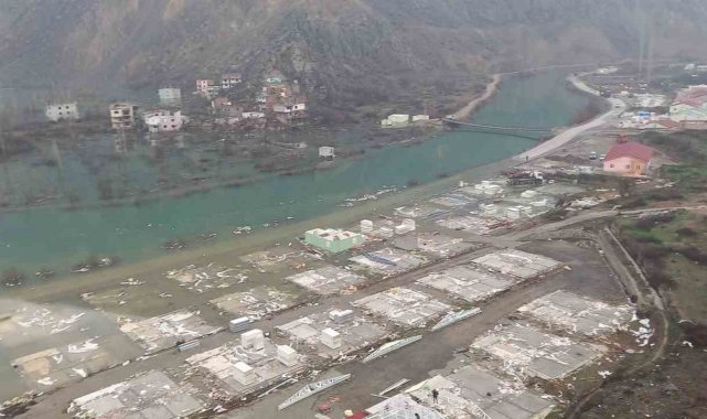 Artvin'de su tutma işlemi süren Yusufeli Barajı'nda baraj suları Yu...