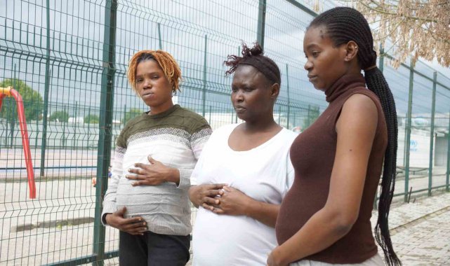 Aydın'ın Kuşadası ilçesi açıklarında Yunan unsurları tarafından geri it...