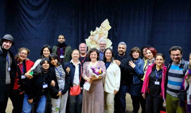 Balıkesir'in Ayvalık ilçesinde süren Kadın Oyunları Festivali'nin ü...