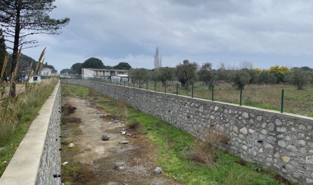 Balıkesir'in Erdek ilçesinde de kuraklığın etkileri kendini gösterdi. İ...