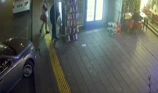 Başkent'te büfe dolabındaki enerji içeceklerini elindeki poşete doldura...