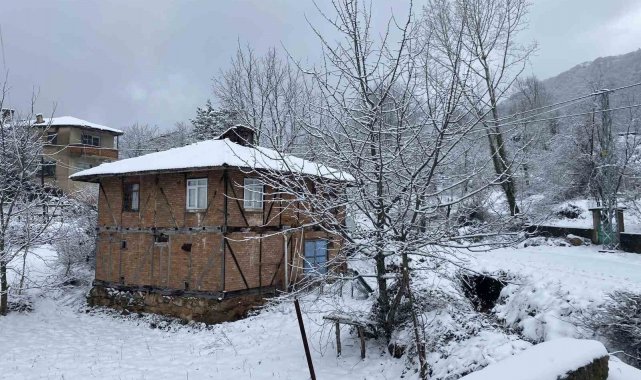 Batı Karadeniz bölgesinde etkili olan soğuk hava ile birlikte Bartın'ın...