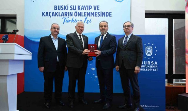 Bursa Büyükşehir Belediye Başkanı Alinur Aktaş, yüzde 20'ler seviyesind...