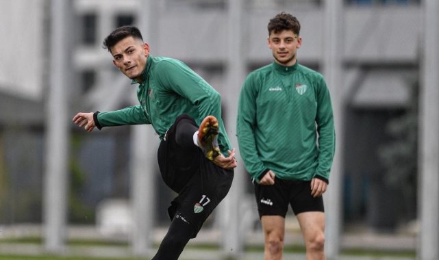 Bursaspor bugün yaptığı antrenmanla yarın oynayacağı Ankaraspor maçı hazırl...