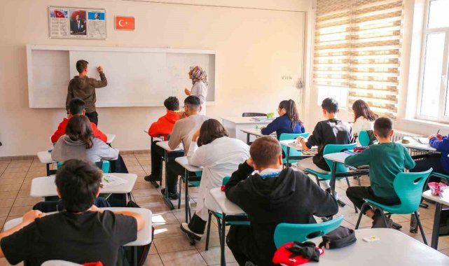 Cumhuriyet Üniversitesi Vakfı Okulları Fen ve Anadolu Liselerinde eğitim gö...