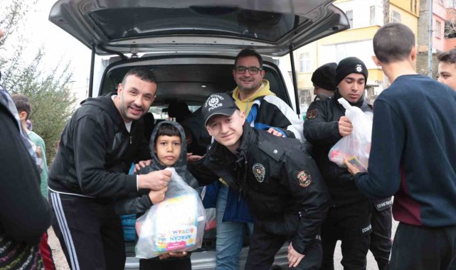 Depremin merkez üssü Kahramanmaraş'a gelen Ankara İl Emniyet Müdürlüğü&...