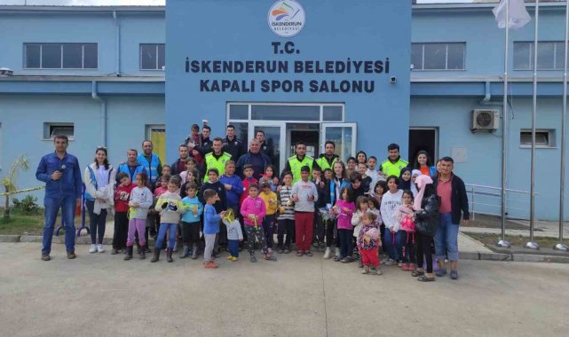 Depremin vurduğu Hatay'ın İskenderun ilçesinde çadır kette kalan deprem...