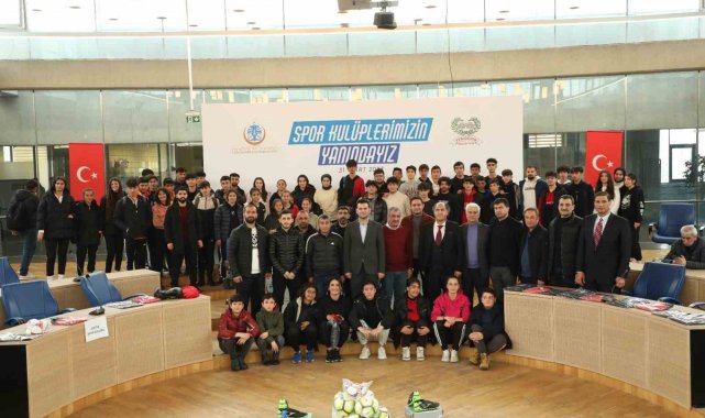 Diyarbakır Yenişehir Belediyesi ilçede bulunan amatör spor kulüplerine ihti...