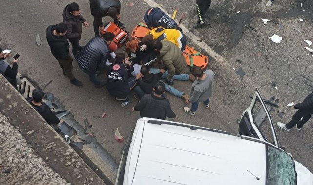 Diyarbakır'ın merkez Kayapınar ilçesinde, 6 aracın karıştığı trafik kaz...