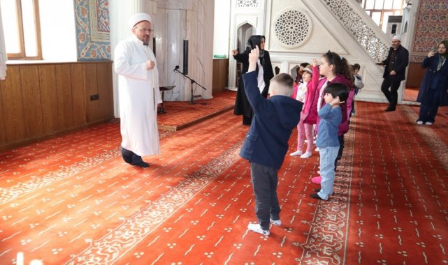 Düzce Belediyesi Çocuk Üniversitesi, bünyesinde eğitim gören çocukların gel...