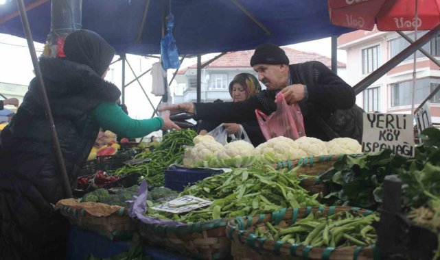 DÜZCE (İHA) – Düzce'de Ramazan ayının ilk haftasında semt pazarlarında ...