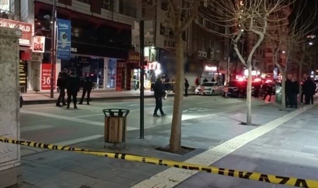 Elazığ'da iki kişi arasında yaşanan silahlı kavgada 1 kişi yaralandı.
...