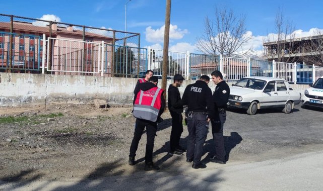 Erzincan'da polis ekipleri tarafından eğitim ve öğretimin güvenli bir o...