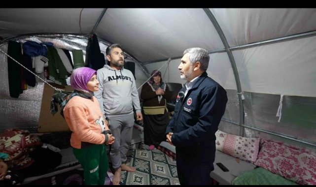 Erzincan'dan deprem bölgesine giden müftülük personeli depremzedeleri y...