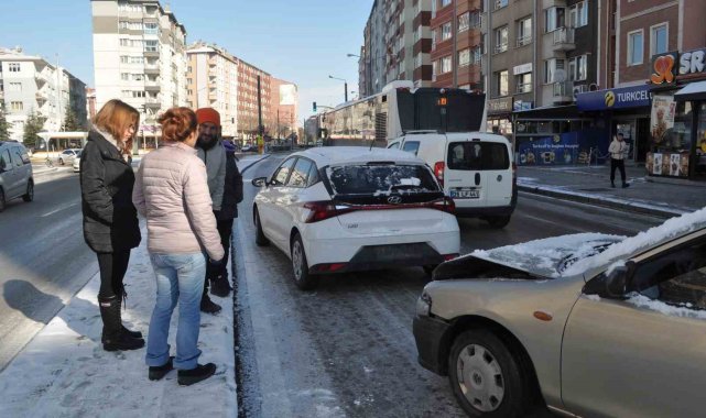 Eskişehir'de dün geceki şiddetli soğuklar sebebi ile sabah saatlerinde ...