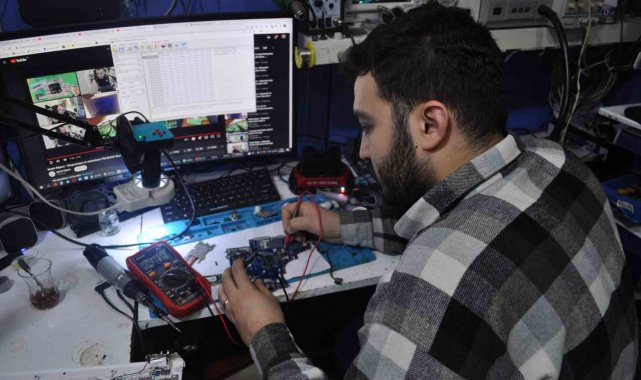 Eskişehir'deki bir bilgisayarcı esnafı, eski bilgisayarlarını değerlend...