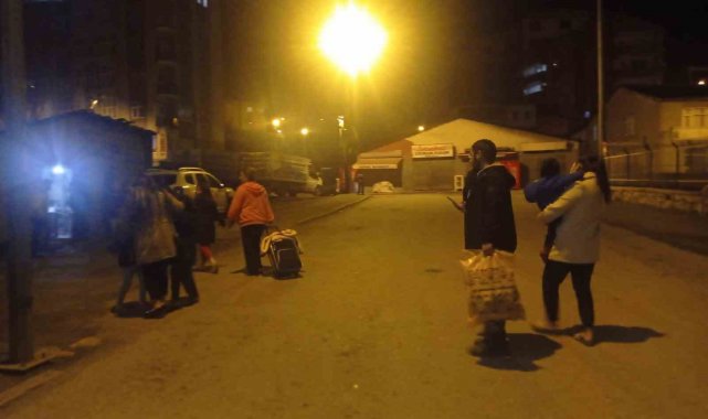 Hakkari'de 3 büyüklüğündeki deprem korkuya neden oldu