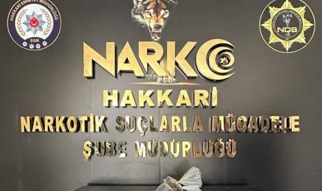Hakkari'de şüphe üzerine bir araçta yapılan aramada 1 kilo 103 gram afy...
