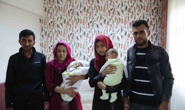 Hatay'da depremlerde bebekleri enkaz altında kalan, ardından kurtarma e...