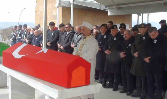 İzmir'in Foça ilçesinde komşusuyla kavga ettiği esnada pompalı tüfekle ...