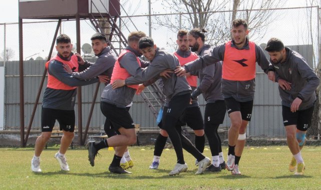 Kadrosunda eksik ya da sakat futbolcu bulunmayan ES Elazığspor, lider E. Ye...
