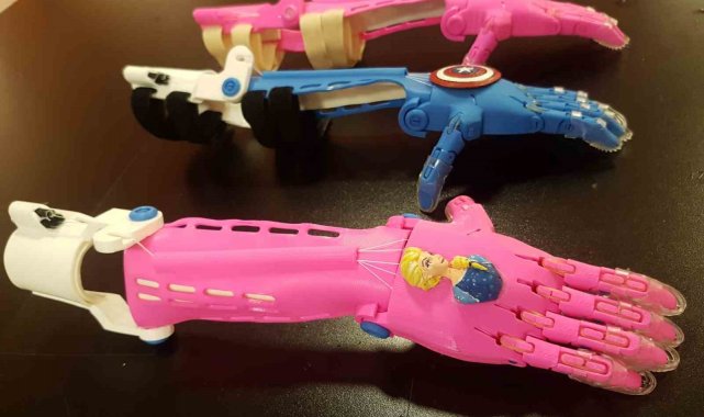 Kahramanmaraş merkezli depremlerin ardından uzuvlarını kaybeden çocuklar, k...