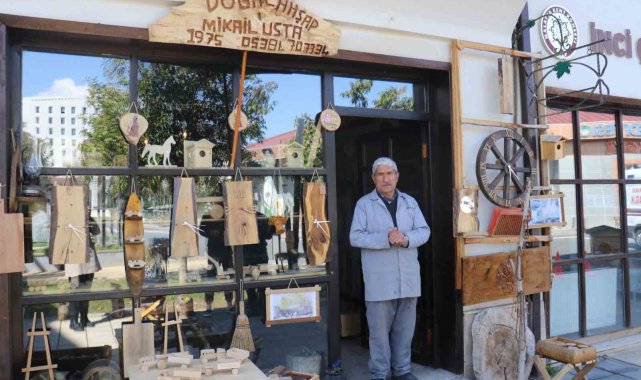 Kahramanmaraş merkezli depremlerin etkilediği Malatya'da evi hasar alan...