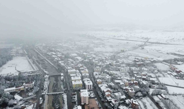 Kastamonu'da etkili olan kar yağışı ile beyaza bürünen yüksek kesimler ...