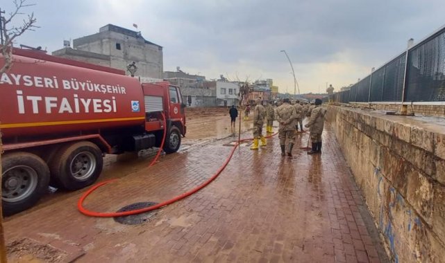 Kayseri Büyükşehir Belediyesi Başkanı Dr. Memduh Büyükkılıç'ın sel fela...