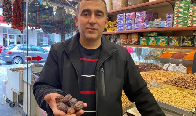 Kayseri'de kuruyemişçilik yapan Ahmet Duran Ertunç, hurmanın her zaman ...