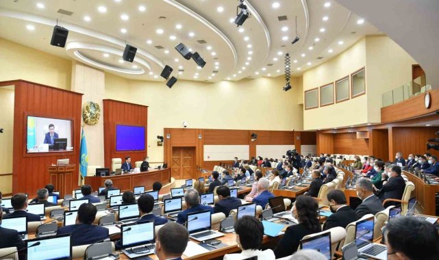 Kazakistan'da Alihan Smayilov'un başbakanlığındaki hükümet istifa e...