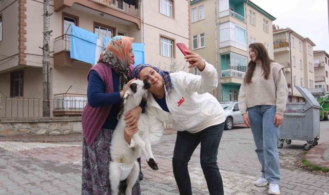 Kırşehir'de 15 yaşındaki Sahra Nur Tekcan'ın bebek gibi bakıp, bezl...