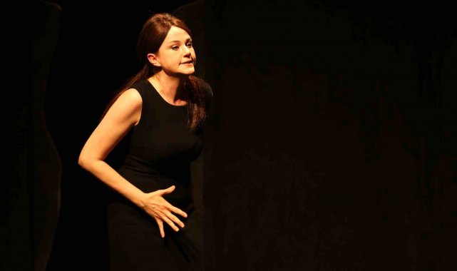 Kocaeli'de kadına yönelik şiddete dikkat çeken 'Kurdele Ya Da Artı ...