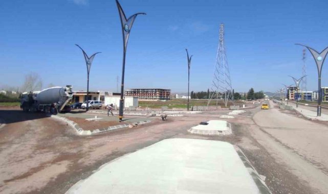 Kocaeli'de Kartepe Asiller Caddesinde asfaltlama ve dekoratif aydınlatm...