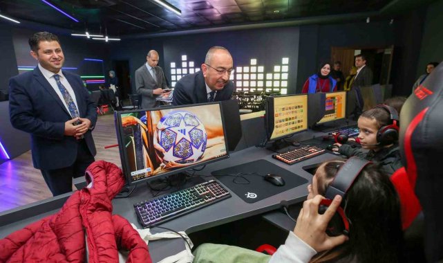 Konya'nın merkez Meram İlçe Belediyesi, deprem sonrasında depremzede ço...