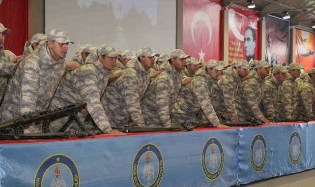 Kütahya Hava Er Eğitim Tugay Komutanlığı'nda vatani görevlerini yapmakt...