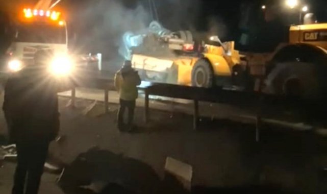 Kütahya'da, kimyasal madde yüklü tırın devrilmesi sonucu meydana gelen ...