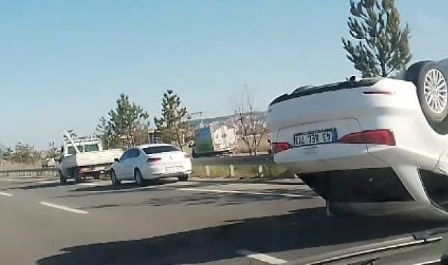 Kütahya'da, otomobilin takla atarak ters döndüğü trafik kazasında 2 kişi